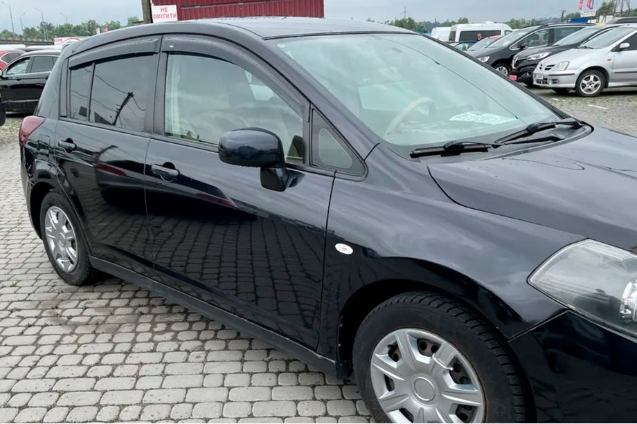 Nissan Tiida 2004–2011 Ofuky oken HB (4 ks, HIC) Image