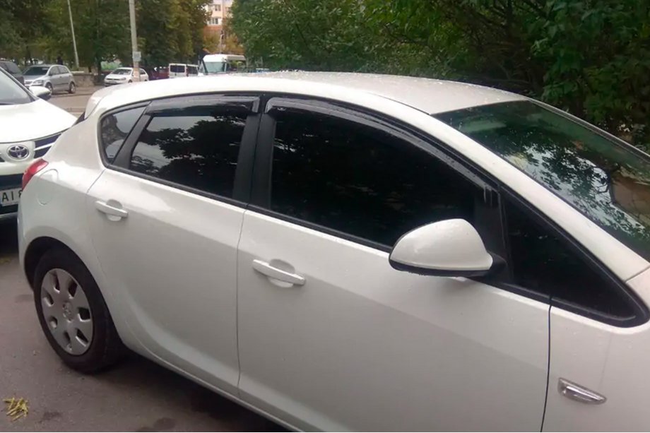 Opel Astra J 2009–2015 Ofuky oken HB (4 ks, HIC) Image