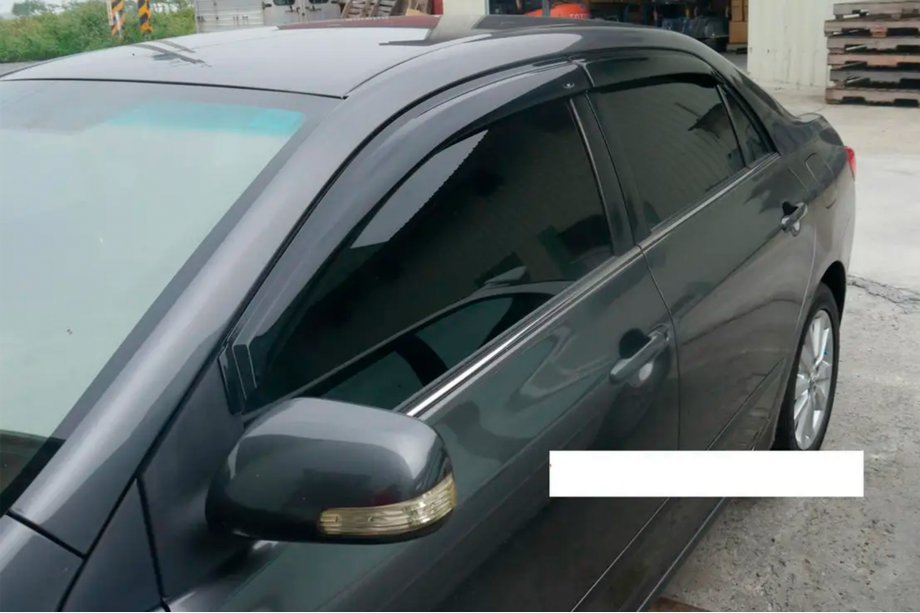 Toyota Corolla 2007–2013 Ofuky oken (4 ks, HIC) Image
