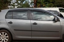 Volkswagen Golf 5 2003–2009 Ofuky oken HB (4 ks, HIC) fotografie 1