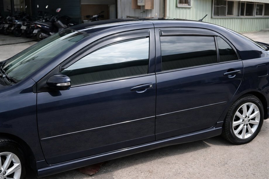 Volkswagen Jetta 2006–2011 Ofuky oken (4 ks, HIC) Image