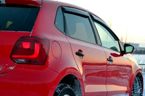 Volkswagen Polo 2010–2017 Ofuky oken HB (4 ks, HIC) fotografie 2