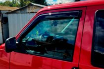 Volkswagen T4 Transporter 1990–2003 Ofuky oken (2 ks, HIC) fotografie 1