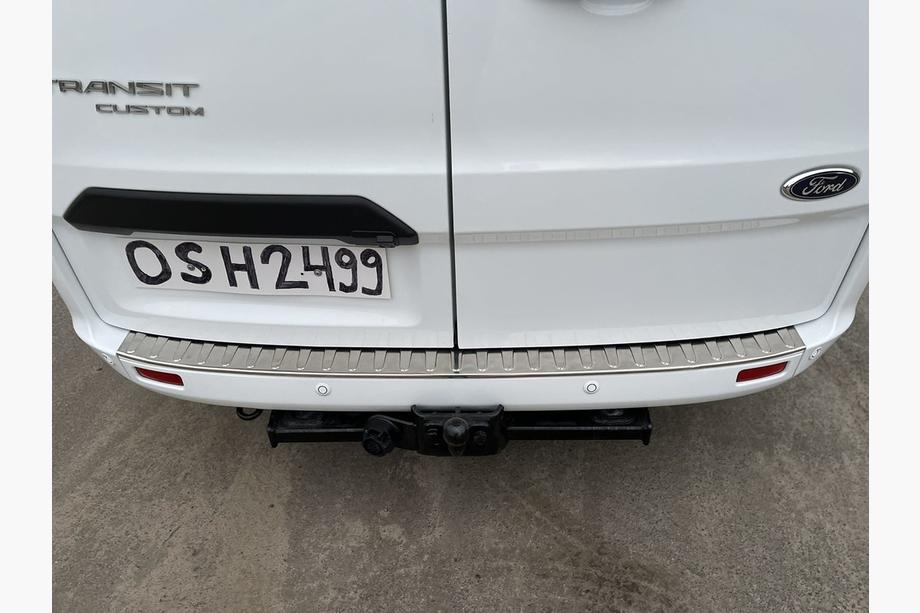 Ford Custom 2013–2022 Nerezová lišta na zadní nárazník Carmos Image