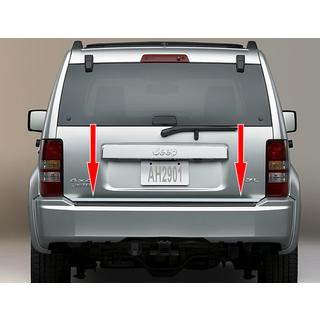 Nerezová lišta na hranu víka kufru Jeep Cherokee/Liberty 2007–2013 fotografie 2