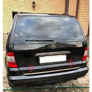 Nerezová lišta na hranu víka kufru