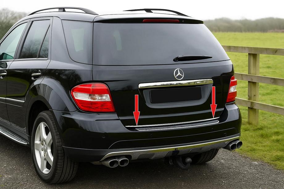 Mercedes ML W164 2005–2011 Nerezová lišta na hranu víka kufru Fotografie 1