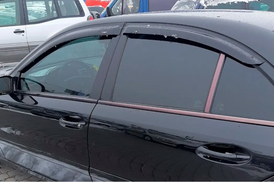 Mercedes E-class W211 2002–2009 Deflektory oken SD (4 ks, HIC) Fotografie 3