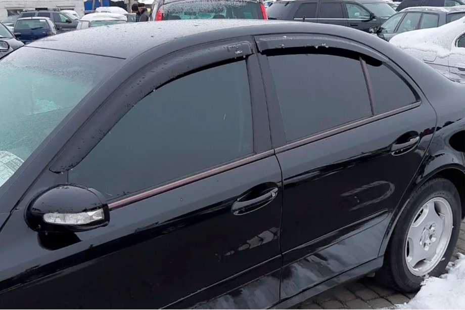 Mercedes E-class W211 2002–2009 Deflektory oken SD (4 ks, HIC) Fotografie 1