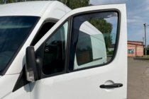 Mercedes Sprinter W906 2006–2018 Okenní deflektory vkládací (2 ks, HIC) fotografie 15