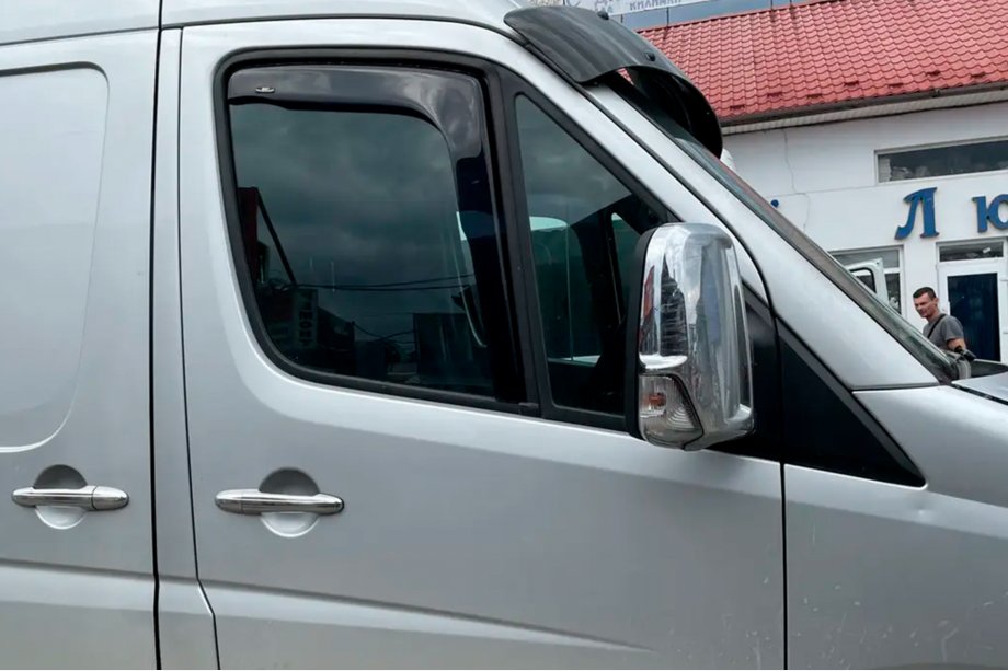 Mercedes Sprinter W906 2006–2018 Okenní deflektory vkládací (2 ks, HIC) Image