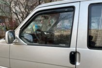 Volkswagen T4 Caravelle/Multivan 1990–2003 Okenní deflektory vkládací (2 ks, HIC) fotografie 1