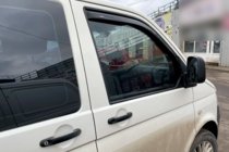 Volkswagen T5 Caravelle 2004–2010 Okenní deflektory vkládací (2 ks, HIC) fotografie 9