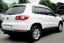 Volkswagen Tiguan 2007–2016 Okenní deflektory s chromovou lištou (4 ks, HIC) fotografie 3