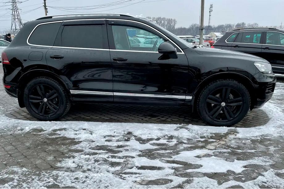 Volkswagen Touareg 2010–2018 Okenní deflektory s chromovou lištou (4 ks, HIC) Fotografie 7