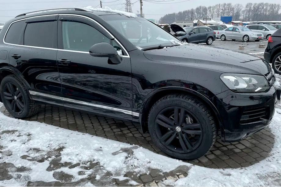 Volkswagen Touareg 2010–2018 Okenní deflektory s chromovou lištou (4 ks, HIC) Fotografie 3