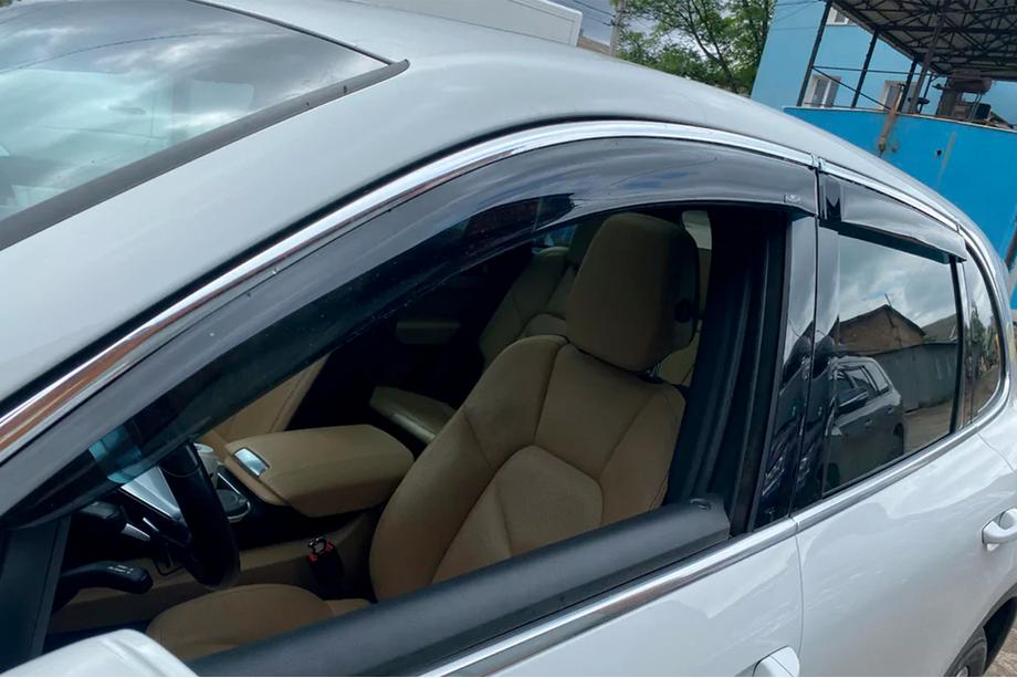 Volkswagen Touareg 2010–2018 Okenní deflektory s chromovou lištou (4 ks, HIC) Fotografie 9