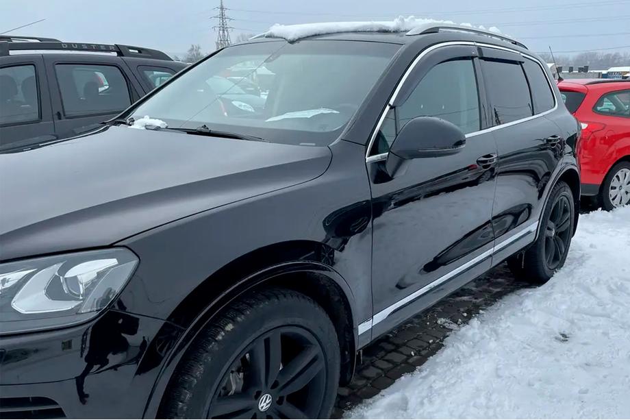 Volkswagen Touareg 2010–2018 Okenní deflektory s chromovou lištou (4 ks, HIC) Fotografie 1