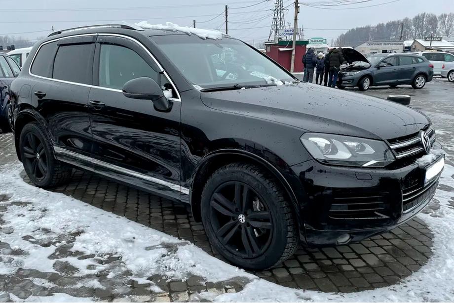 Volkswagen Touareg 2010–2018 Okenní deflektory s chromovou lištou (4 ks, HIC) Fotografie 12