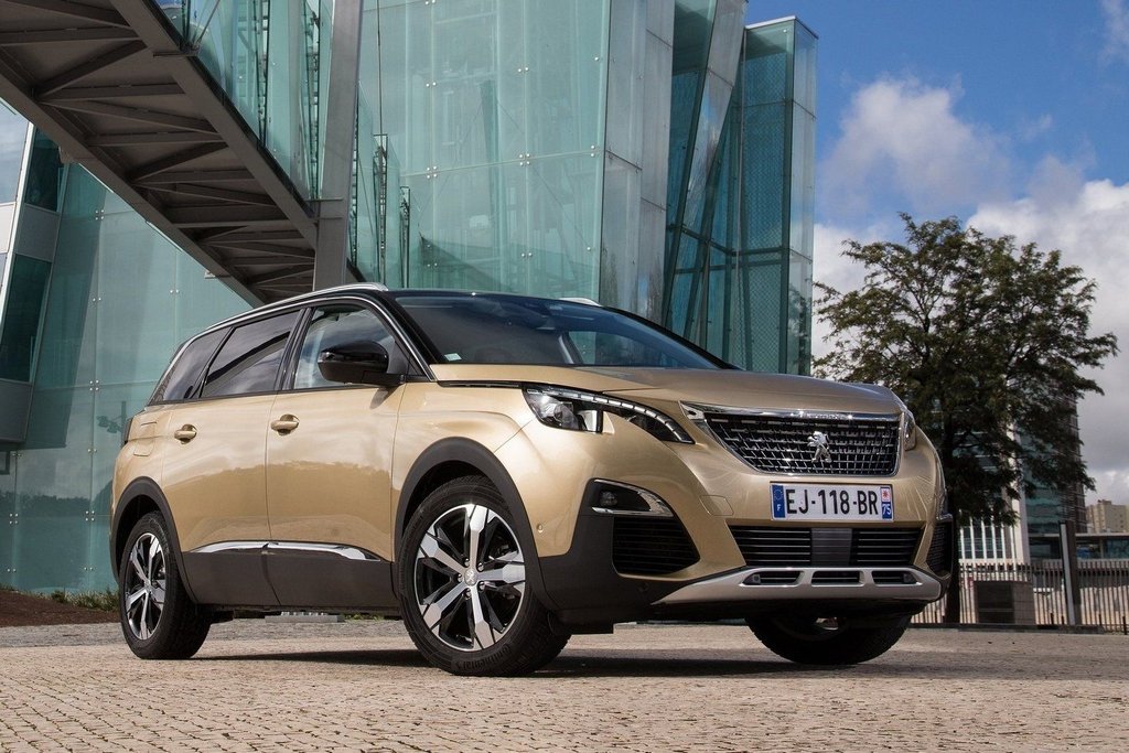 Test crossoveru Peugeot 5008 druhé generace