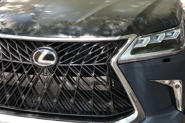 Jak provést facelift na Lexus LX570