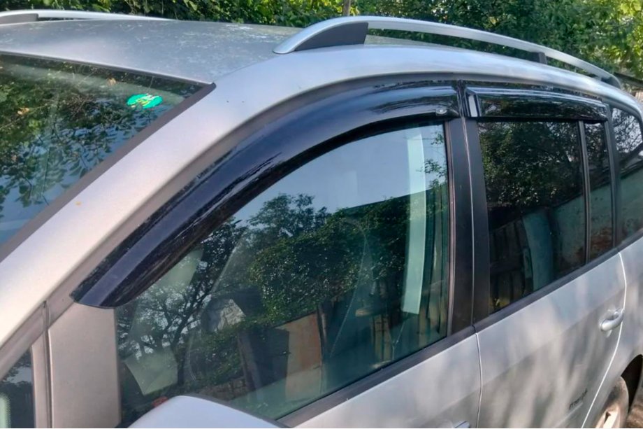 Volkswagen Touran 2003–2010 Ofuky oken (4 ks, HIC) Fotografie 1