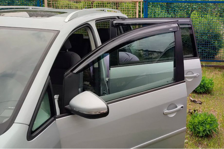 Volkswagen Touran 2003–2010 Ofuky oken (4 ks, HIC) Fotografie 11