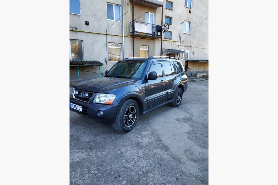 Mitsubishi Pajero Wagon III 1999–2006 Chromované střešní podélníky – turecký design (2 ks) Fotografie 5