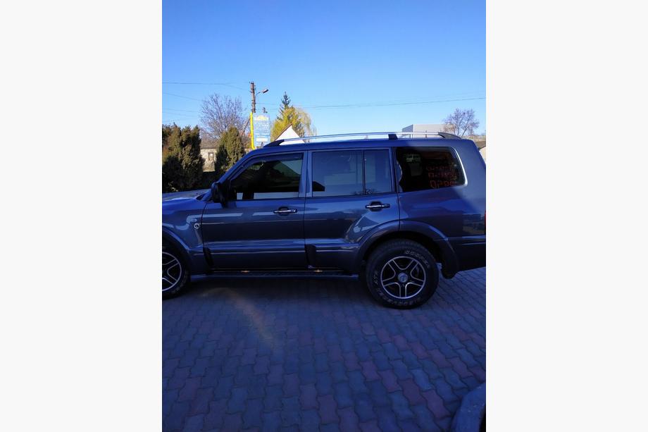 Mitsubishi Pajero Wagon III 1999–2006 Chromované střešní podélníky – turecký design (2 ks) Fotografie 6
