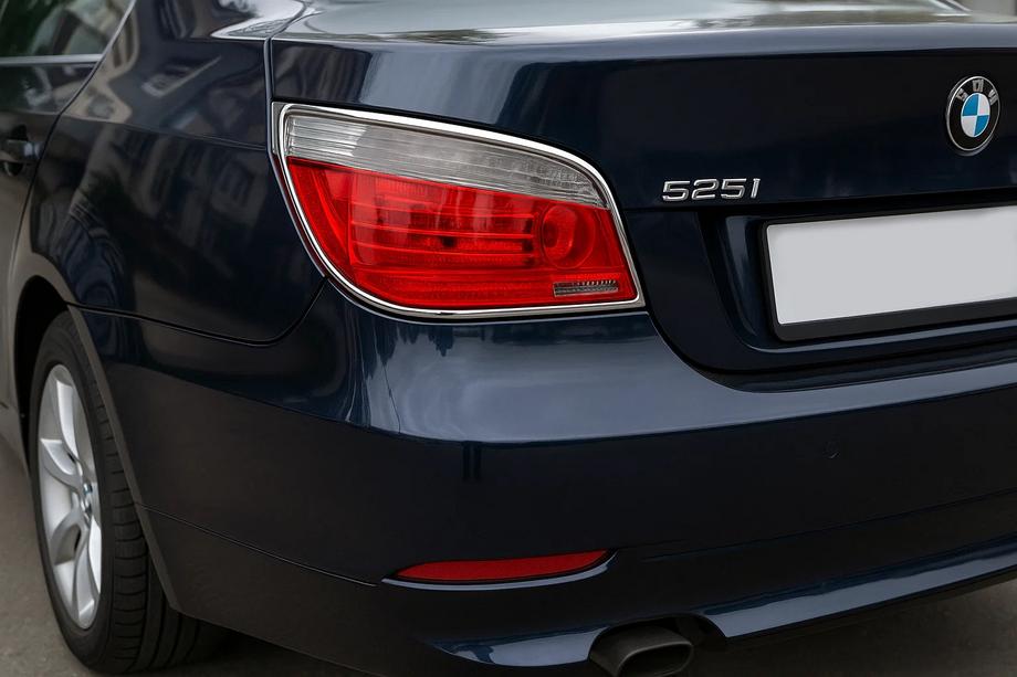 BMW řada 5 E60/E61 2003–2010 Chromové kryty brzdových světel (2 ks, plast) Image
