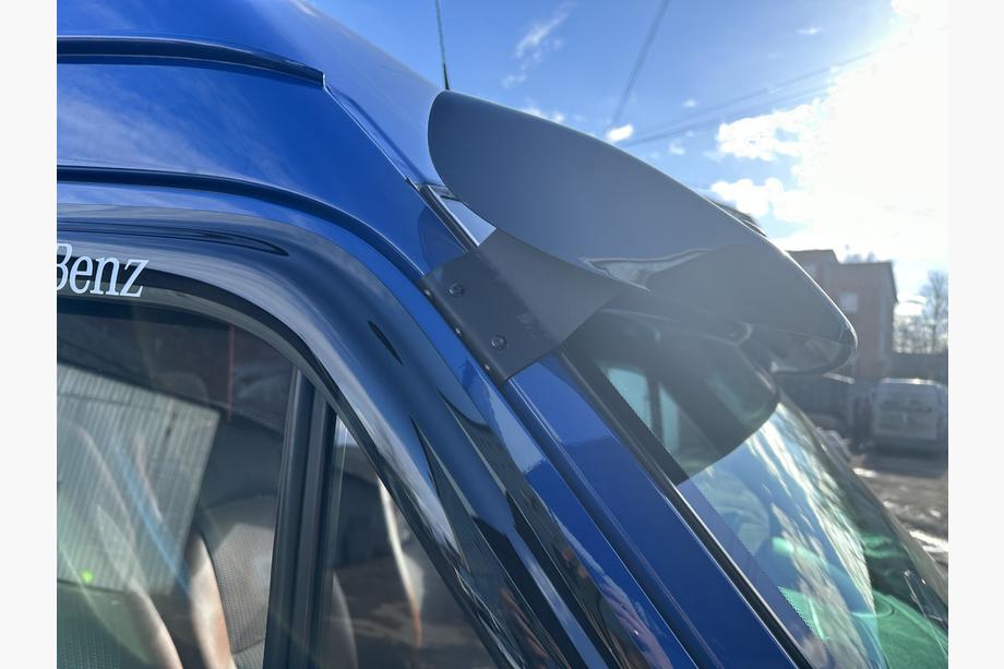 Volkswagen LT 1995–2006 Sluneční kšilt na čelní sklo (černý lesk, 5 mm) Fotografie 5