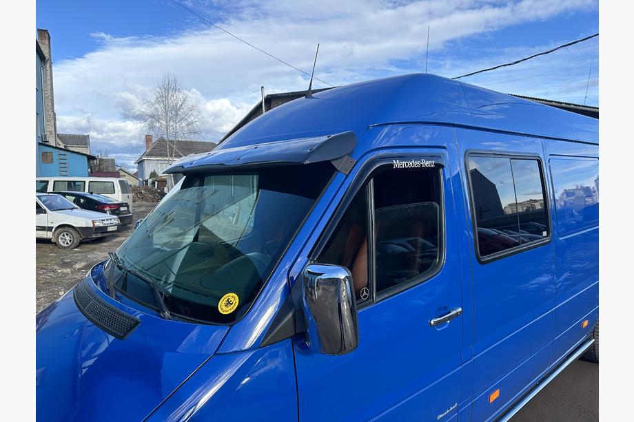 Volkswagen LT 1995–2006 Sluneční kšilt na čelní sklo (černý lesk, 5 mm) Fotografie 1