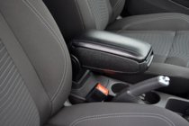 Renault Duster 2018–2024 Loketní opěrka do držáku nápojů fotografie 1
