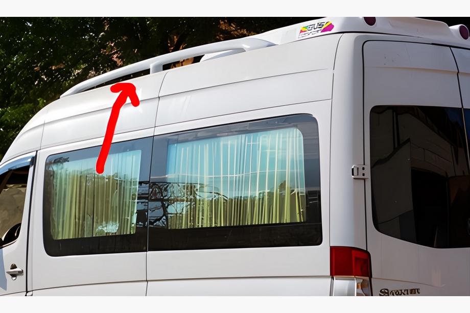 Mercedes Sprinter W906 2006–2018 Střešní ližiny (k lakování) Image