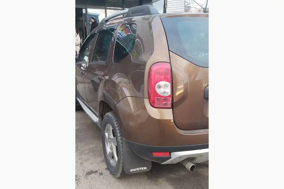 Dacia Duster 2008–2018 Prémiové zadní lapače nečistot (2 ks) Fotografie 1