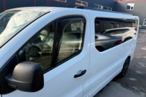 Opel Vivaro 2015–2019 Okenní deflektory vkládací (2 ks, HIC) fotografie 2