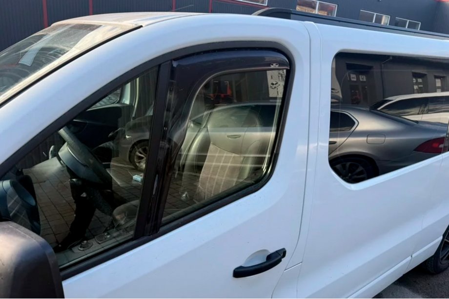 Opel Vivaro 2015–2019 Okenní deflektory vkládací (2 ks, HIC) Image