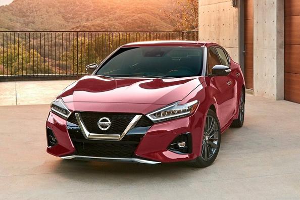 Vlajkový sedan Nissan Maxima v modernizované podobě