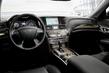 Recenze sedanu vyšší střední třídy Infiniti Q70 fotografie 8