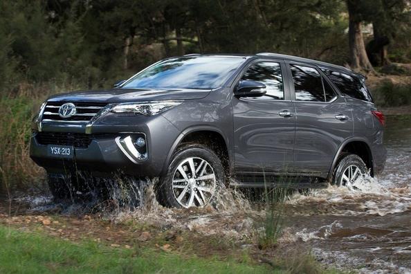 Test sedmimístného rámového SUV Toyota Fortuner