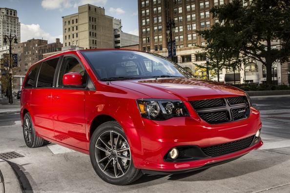 Sedmimístný minivan Dodge Grand Caravan páté generace