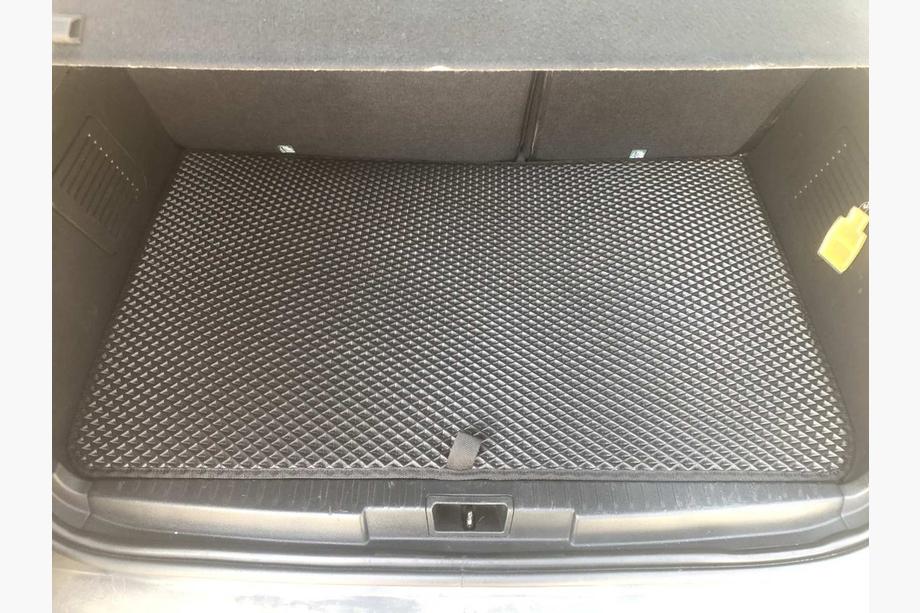 Renault Captur 2013–2019 EVA koberec do kufru – horní police (černý) Image