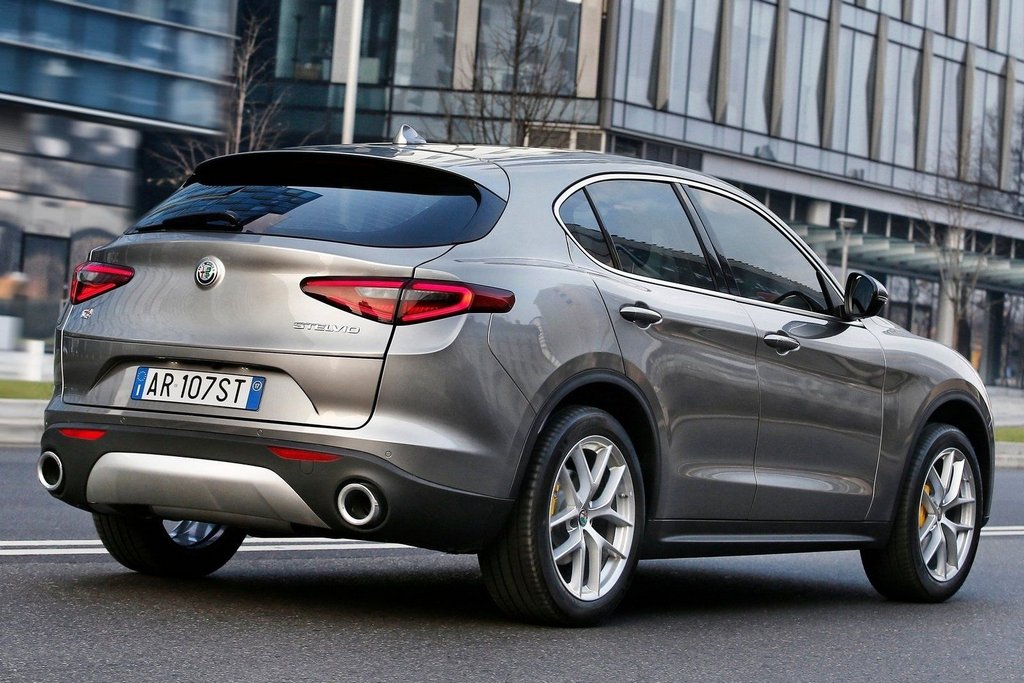 Recenze kompaktního crossoveru Alfa Romeo Stelvio