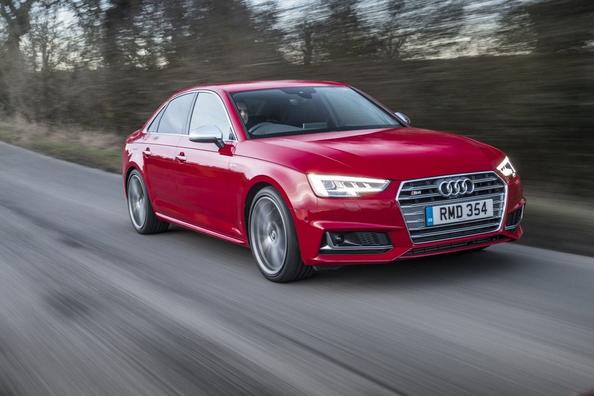 Recenze sportovního sedanu Audi S4