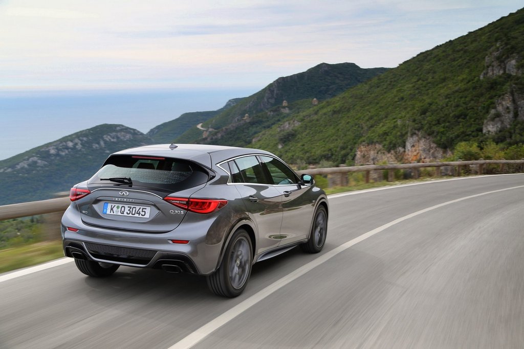 Prémiový hatchback Infiniti Q30
