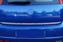 Fiat Punto Grande/EVO 2006–2018 Nerezová lišta na hranu víka kufru fotografie 1