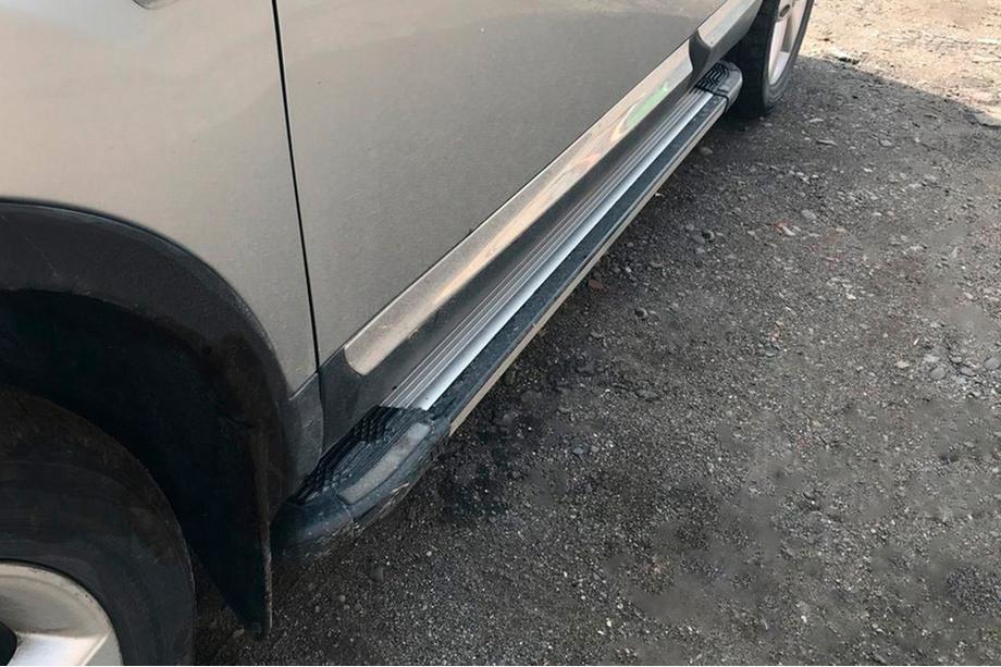 Nissan Qashqai 2010–2014 Boční nášlapy Rainbow (2 ks, hliníkové) Image