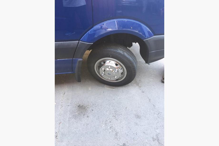 Volkswagen Crafter 2006–2016 Nerezové poklice Exclusive V1 (dvouložiskové, sada 4 ks) Fotografie 8