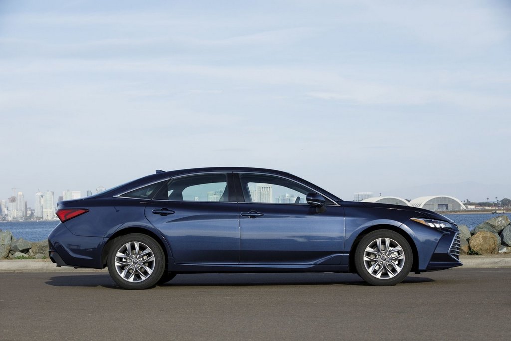 Pátá generace vlajkového sedanu Toyota Avalon