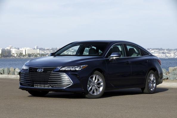 Pátá generace vlajkového sedanu Toyota Avalon Fotografie 10